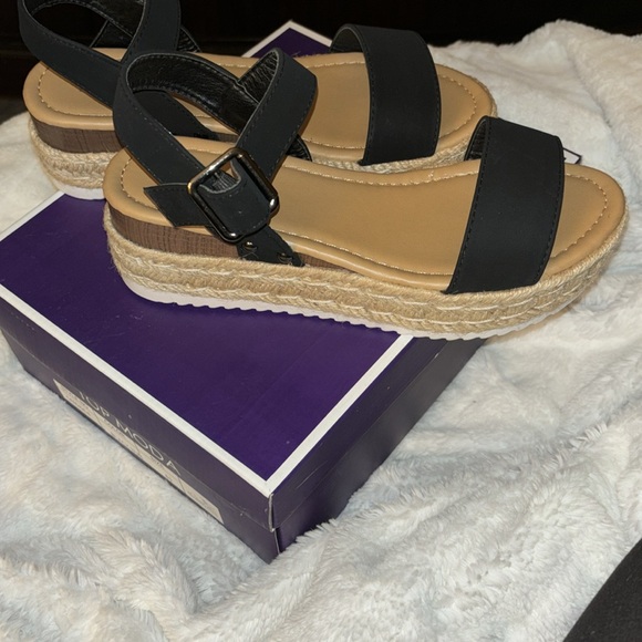Black strap and nude weave Platform sandals new in box/ nwt - Picture 4 of 9
